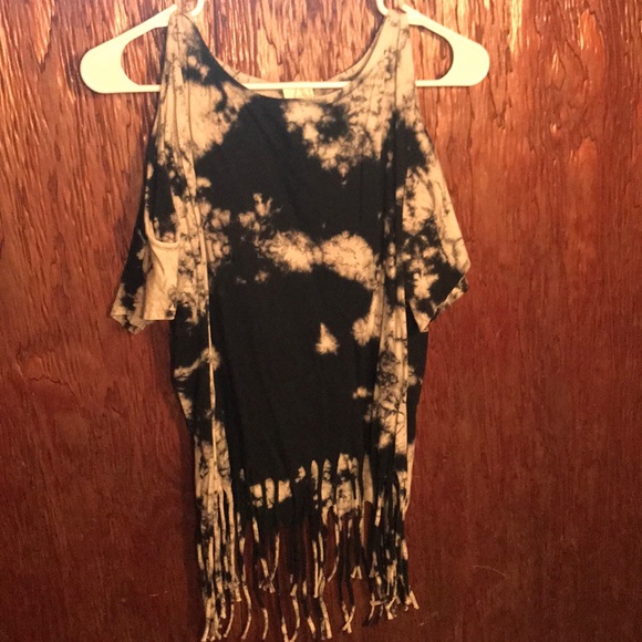 American Age Tops - Cute tie die fringe shirt!
